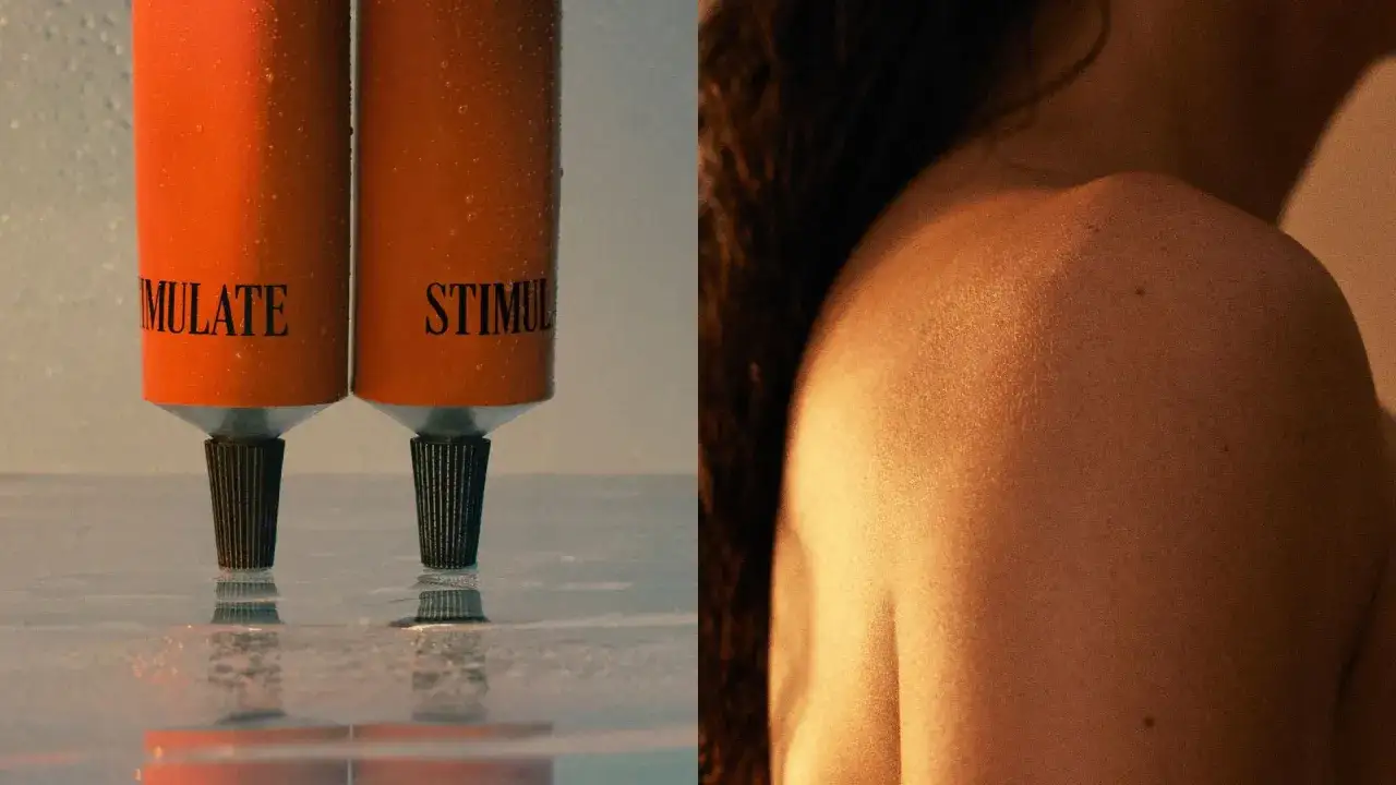 Deux tubes de cr&egrave;me r&eacute;tinol sur ordonnance, humides, refl&eacute;tant la lumi&egrave;re sur une peau douce et dor&eacute;e.