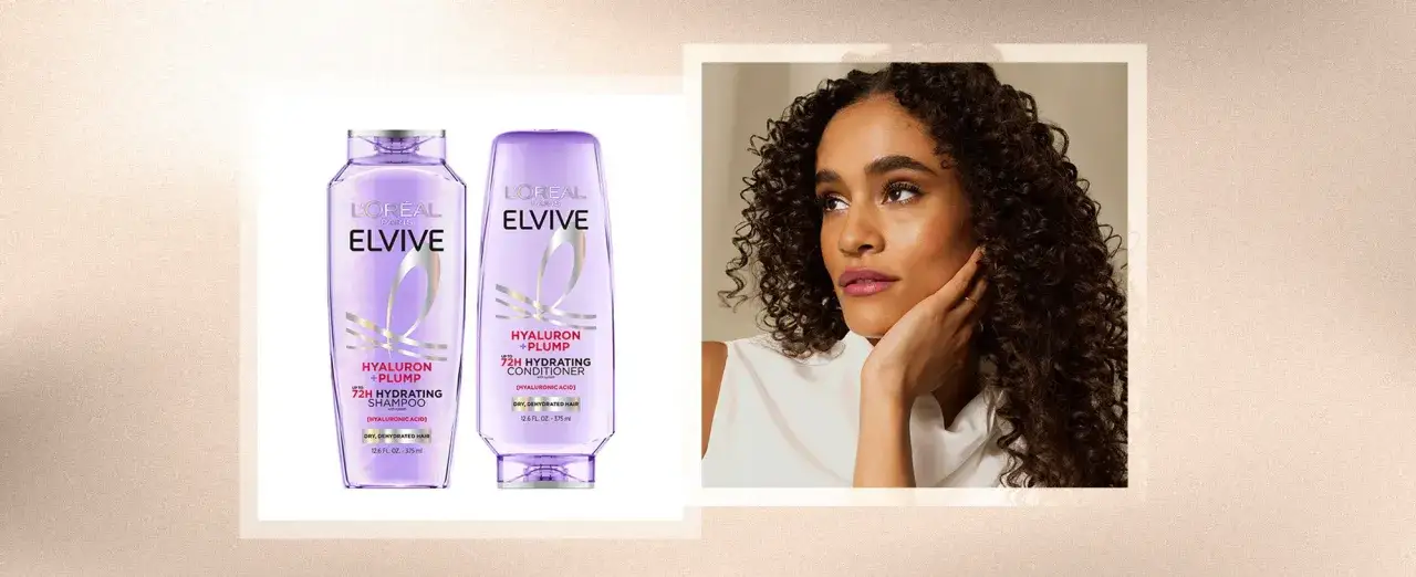 Shampoing et apr&egrave;s-shampoing Elvive Hyaluron + Plump pour hydrater ses cheveux secs et d&eacute;shydrat&eacute;s. Une femme aux cheveux boucl&eacute;s admire le r&eacute;sultat.